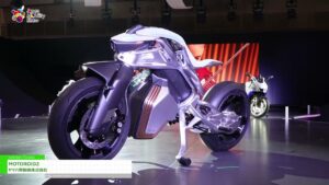 [ジャパンモビリティショー 2023] MOTOROiD2 – ヤマハ発動機株式会社
